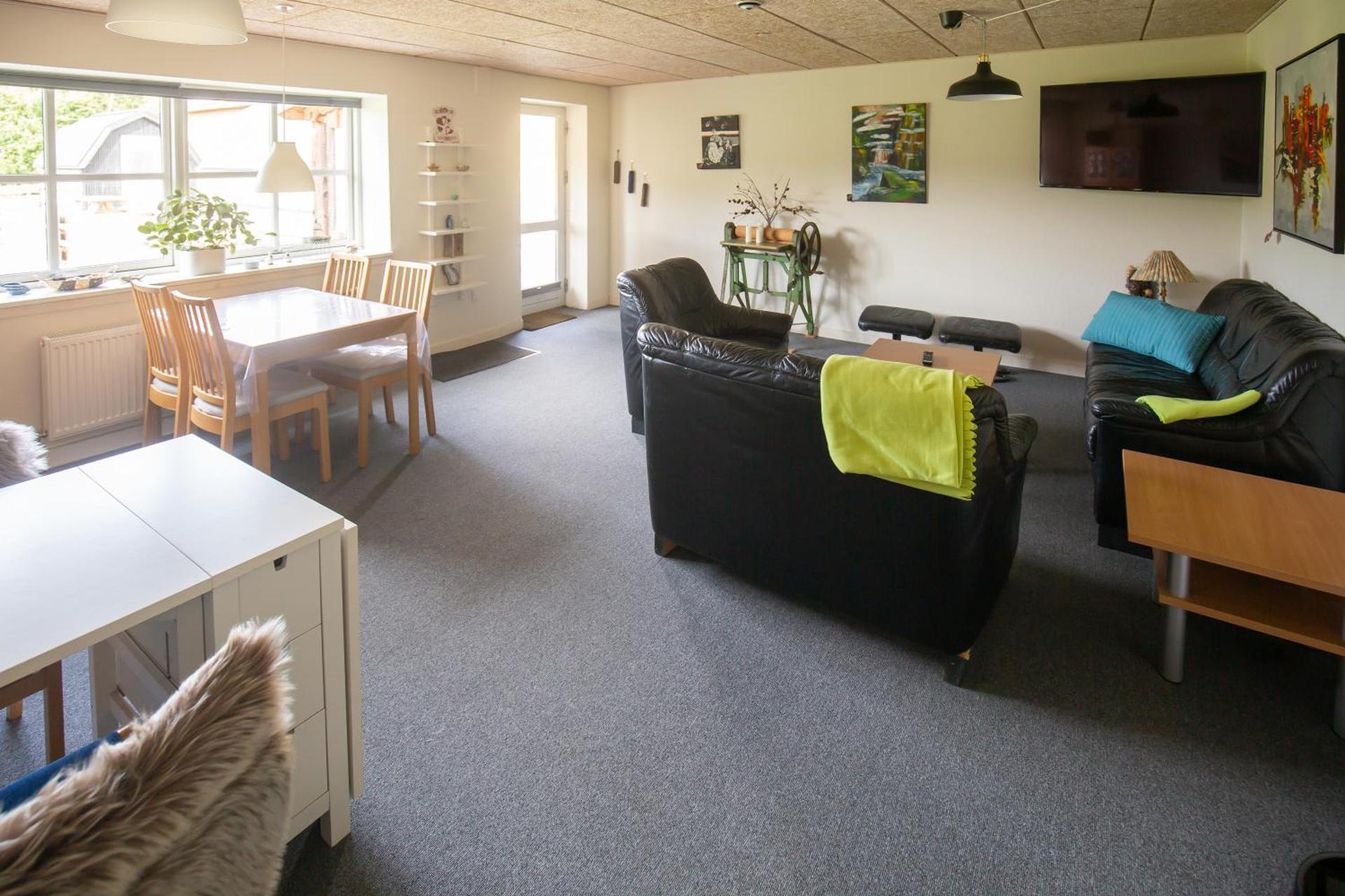 Communal lounge/ TV room