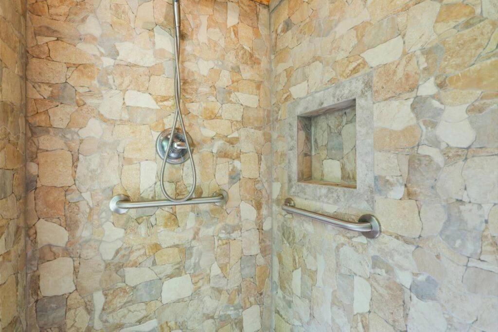 Open Studio Lodge at Little Rock Creek