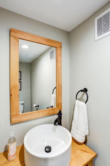 Beautiful Farmhouse close to Lanc Hershey Etown