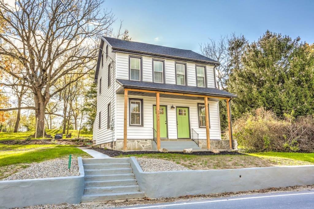 Beautiful Farmhouse close to Lanc Hershey Etown