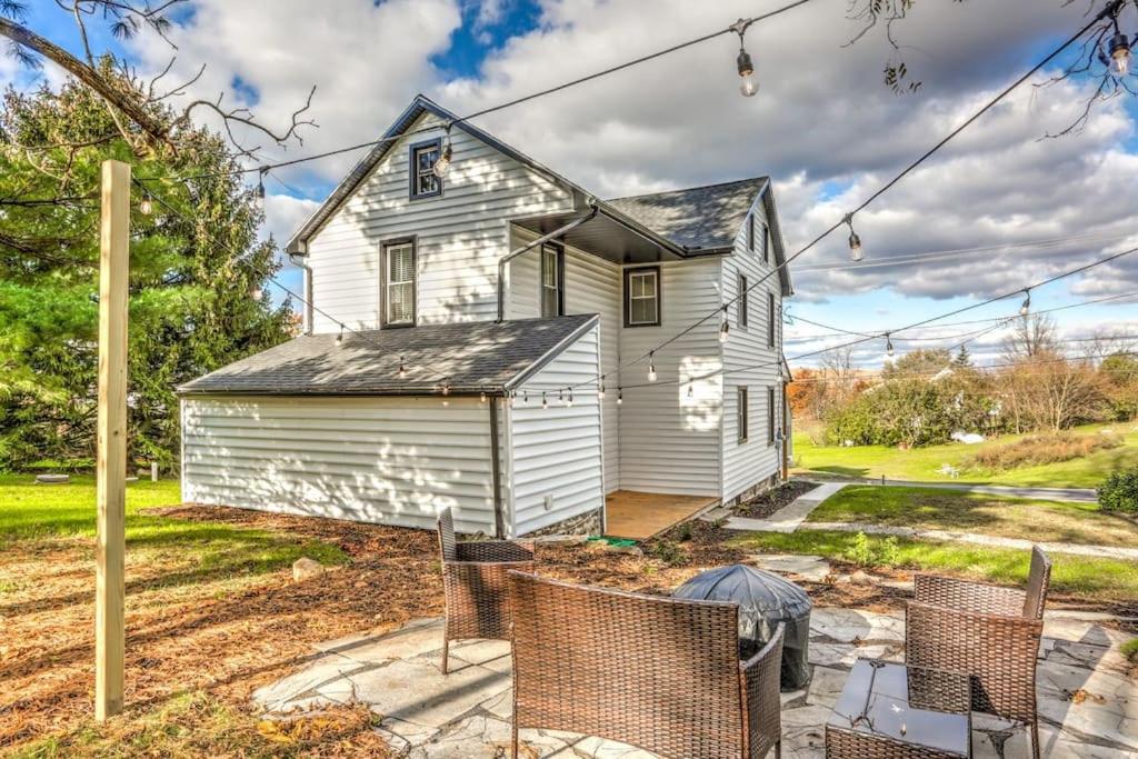 Beautiful Farmhouse close to Lanc Hershey Etown