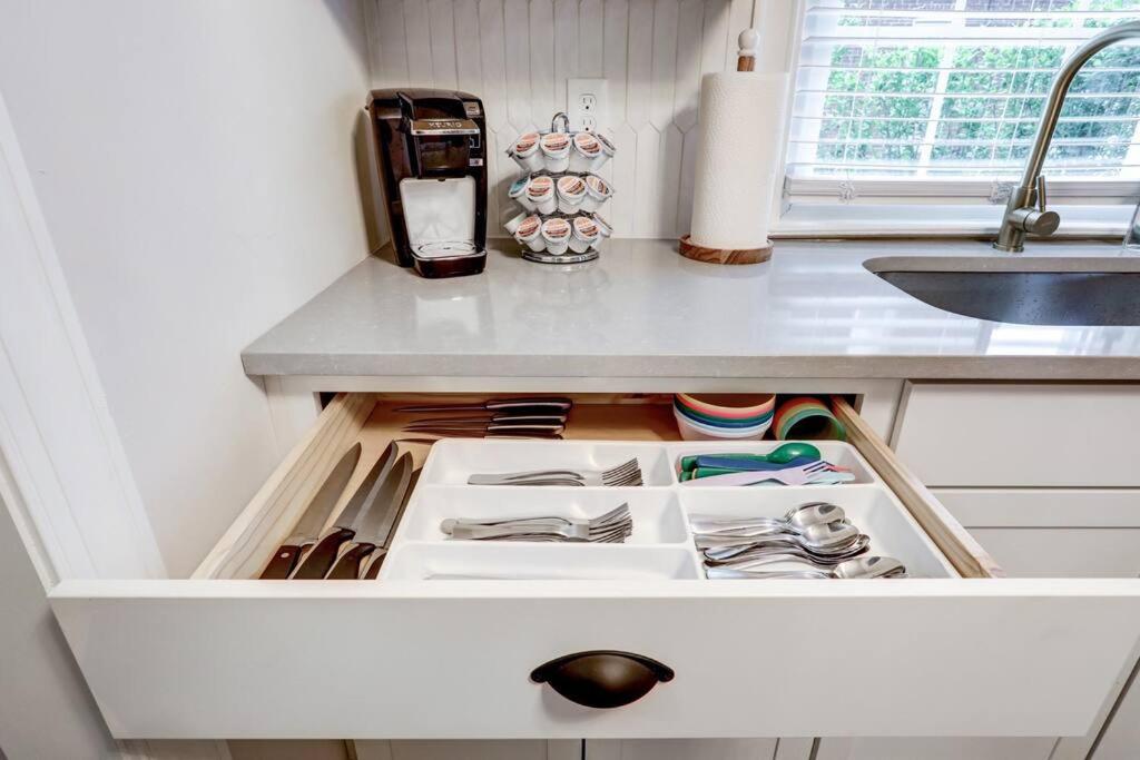 Victorian Manor on Main w 6 beds-10 mins to Lanc