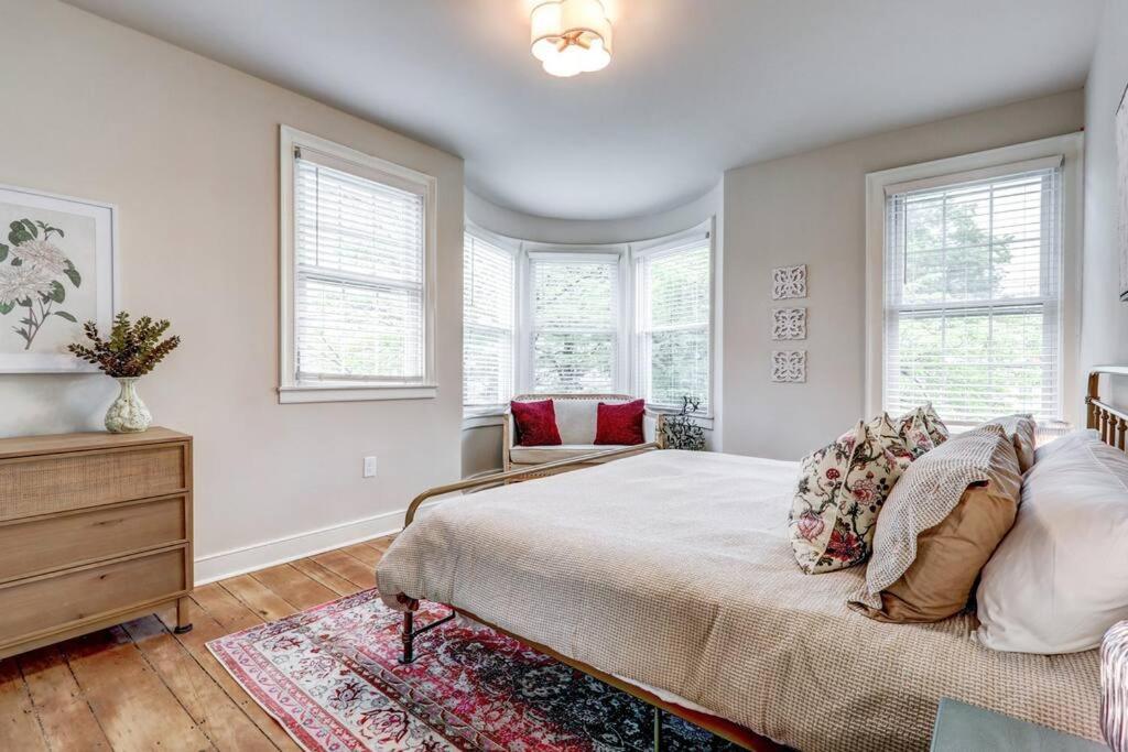 Victorian Manor on Main w 6 beds-10 mins to Lanc