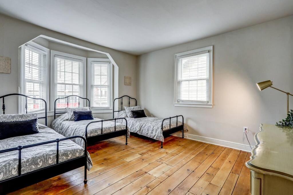 Victorian Manor on Main w 6 beds-10 mins to Lanc