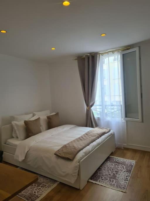 Très beau studio au pied du métro