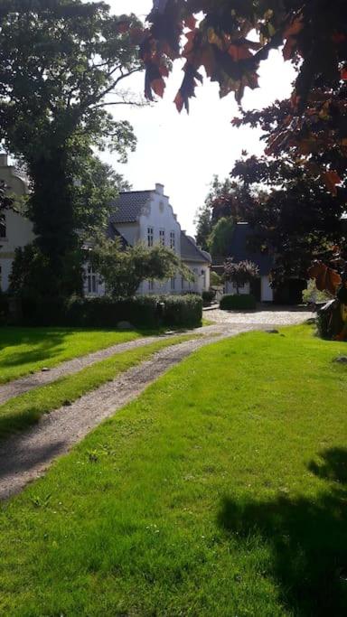 Fuglsanggaard. Private annex in nature.