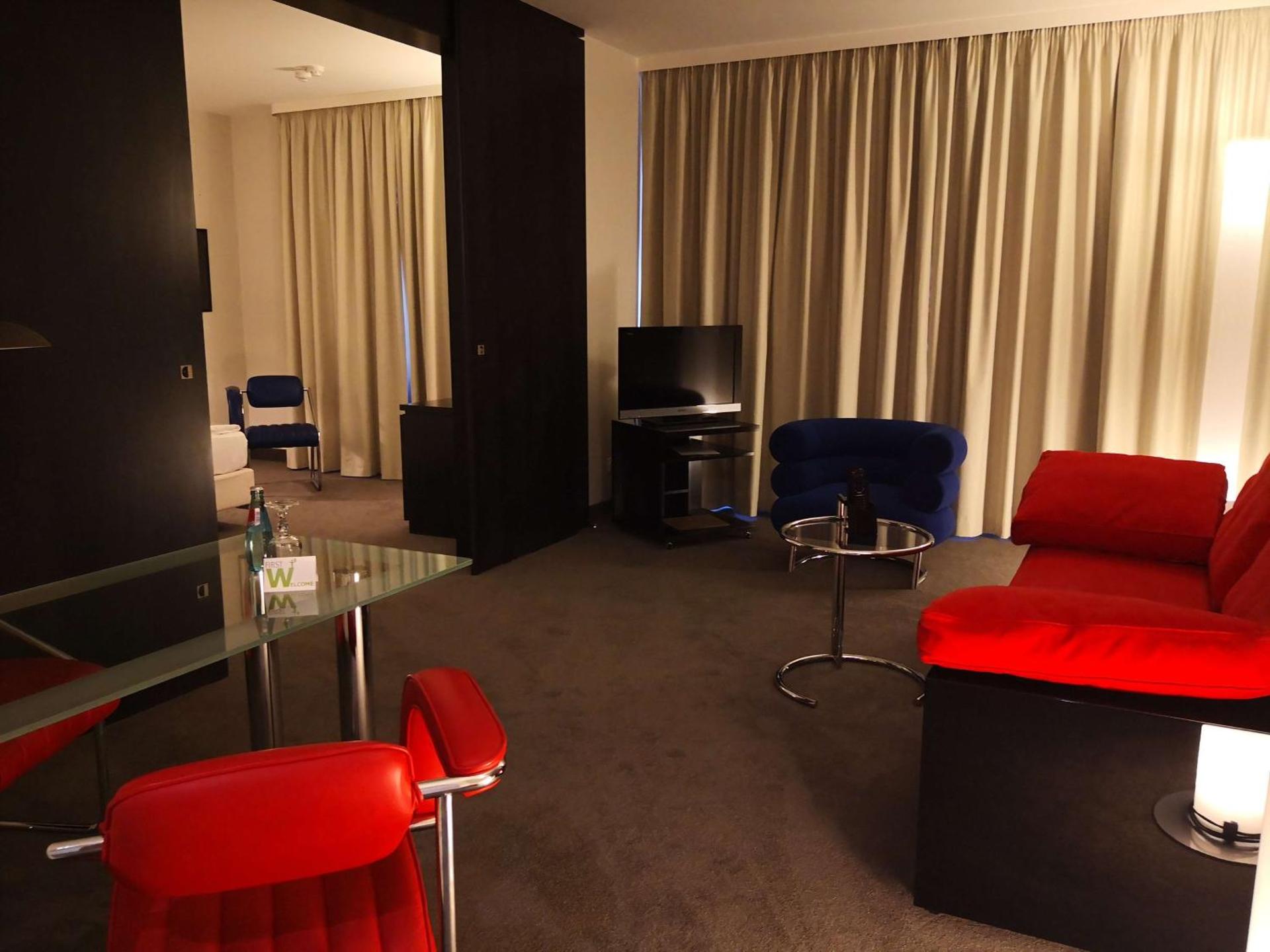 Photo of the whole room