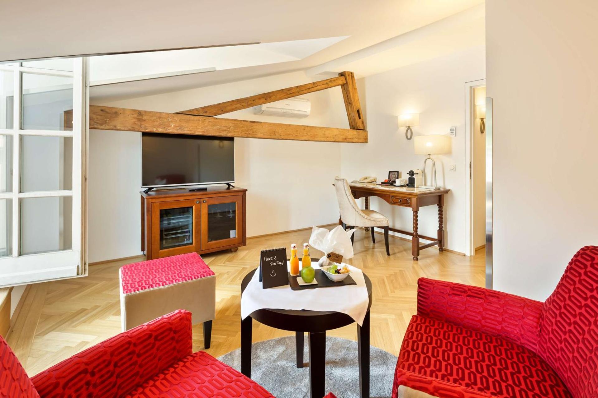 Photo of the whole room