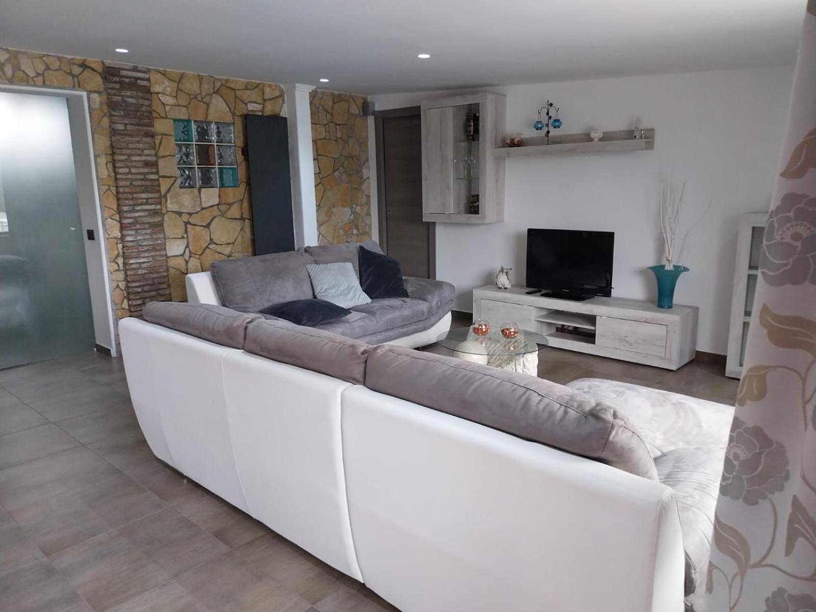 Communal lounge/ TV room