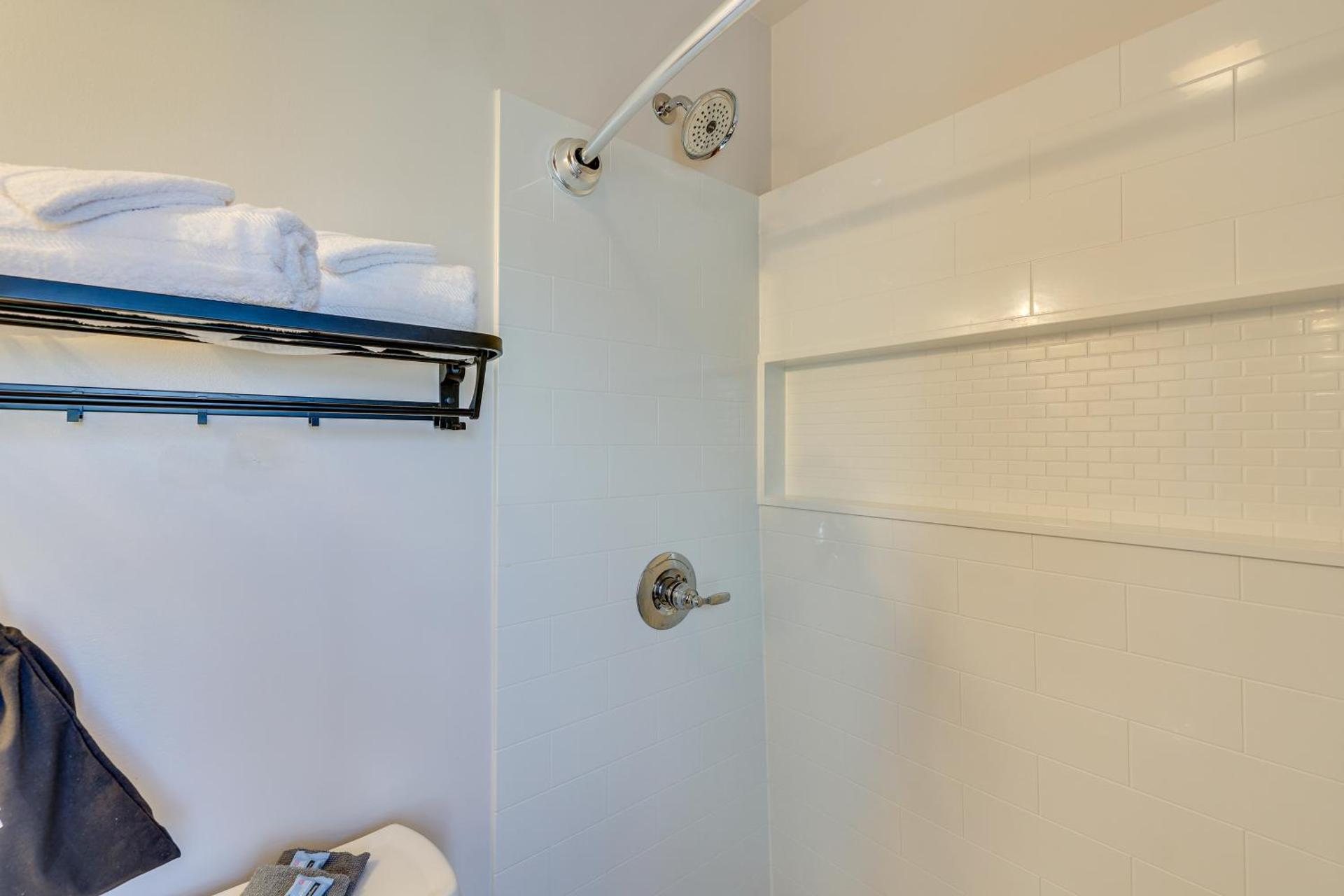 Charming Converted Railcar Studio in Joplin!