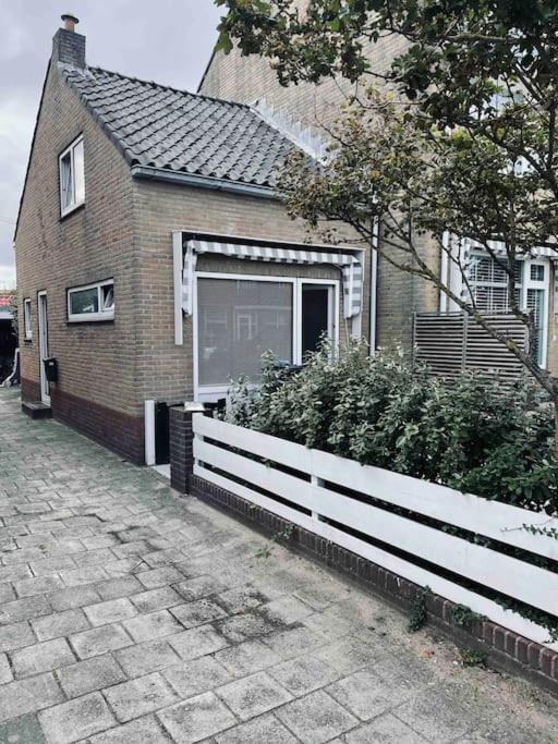 Tiny beachhouse - free parking