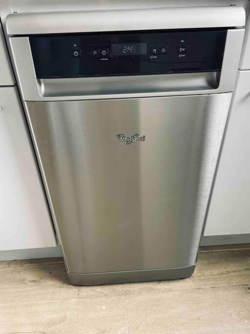 Tiny beachhouse - free parking