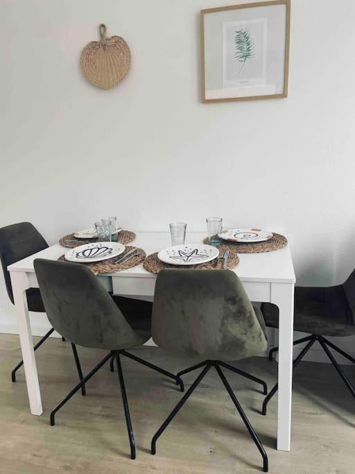 Tiny beachhouse - free parking