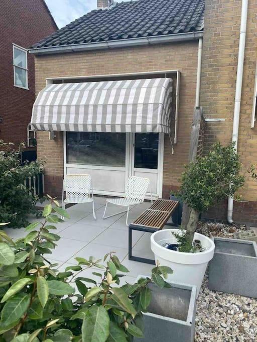 Tiny beachhouse - free parking