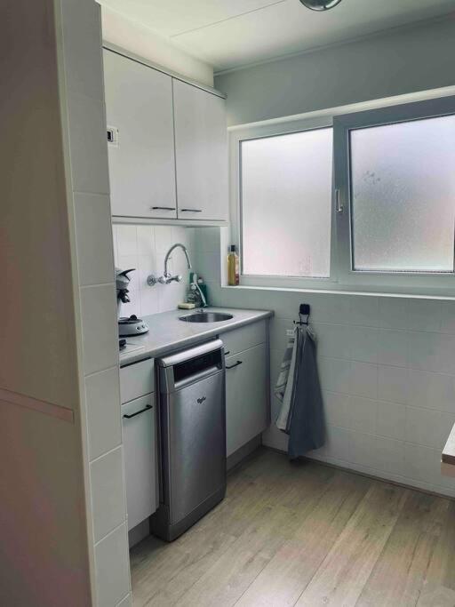 Tiny beachhouse - free parking