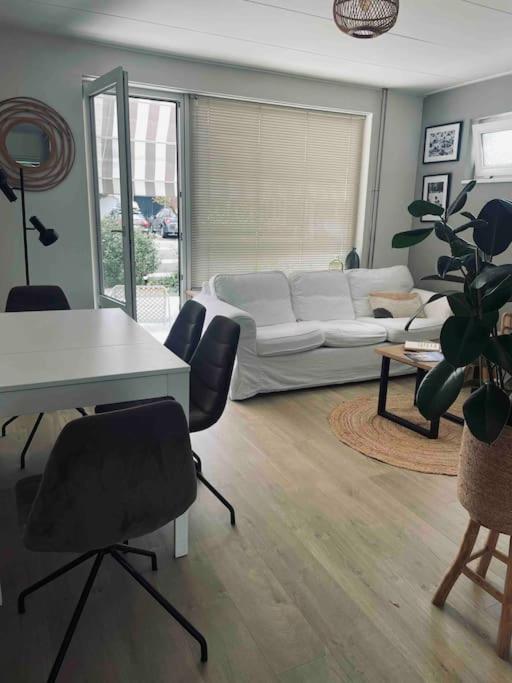 Tiny beachhouse - free parking