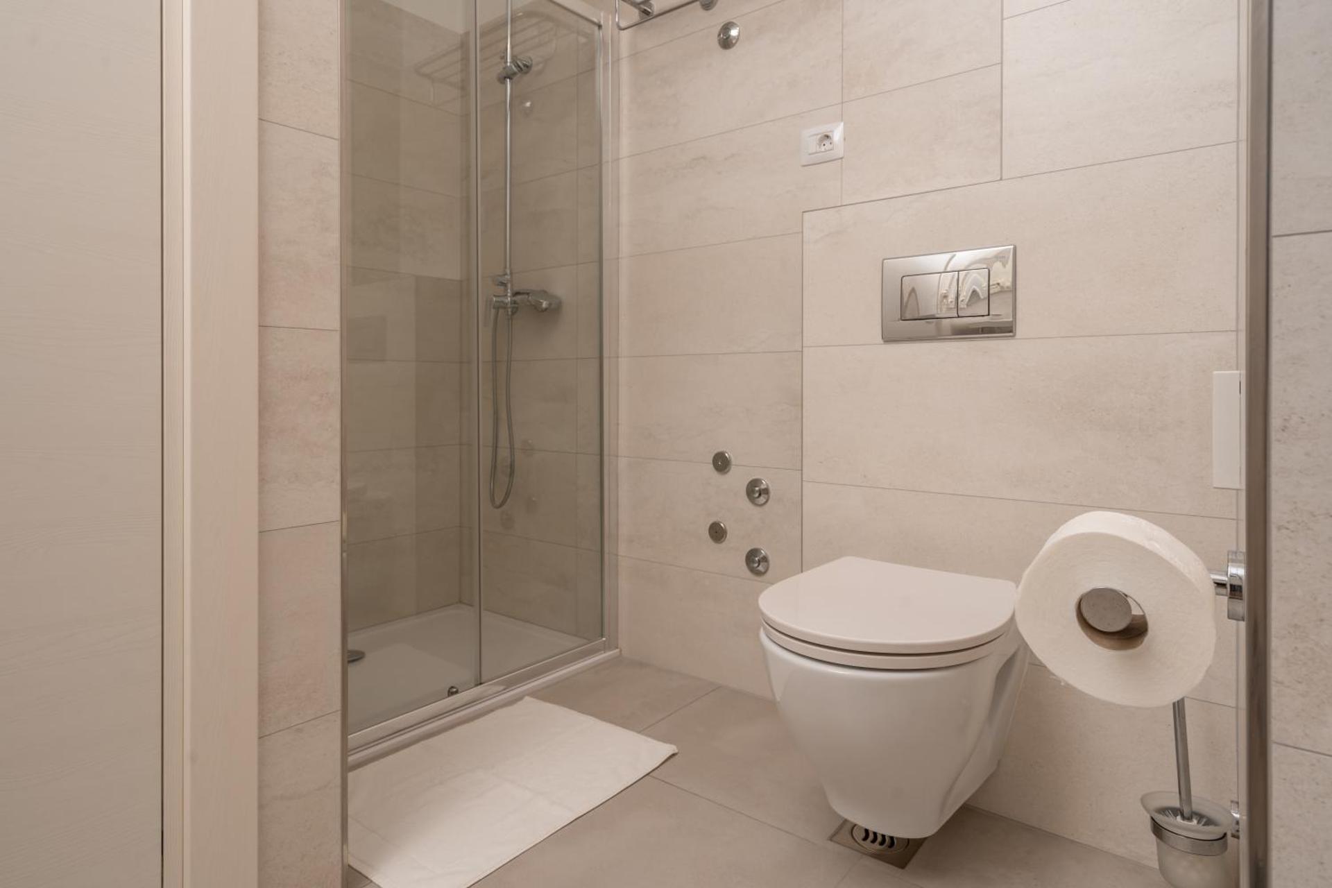 AAA Apartments & Rooms with free private parking - reservation needed