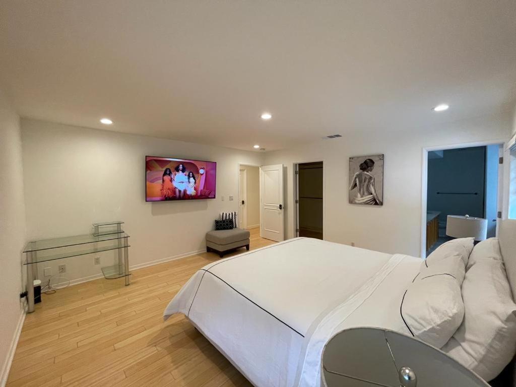 Charming Bright Traditional Home in Sherman Oaks