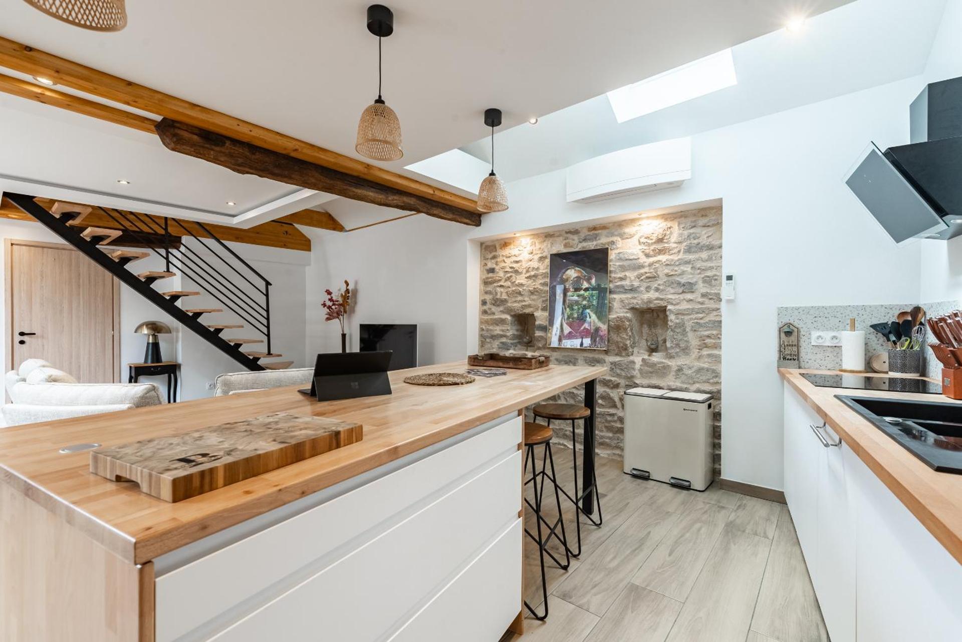 Charmante Maison Climatisée avec son Jardin à 10 minutes de DIJON