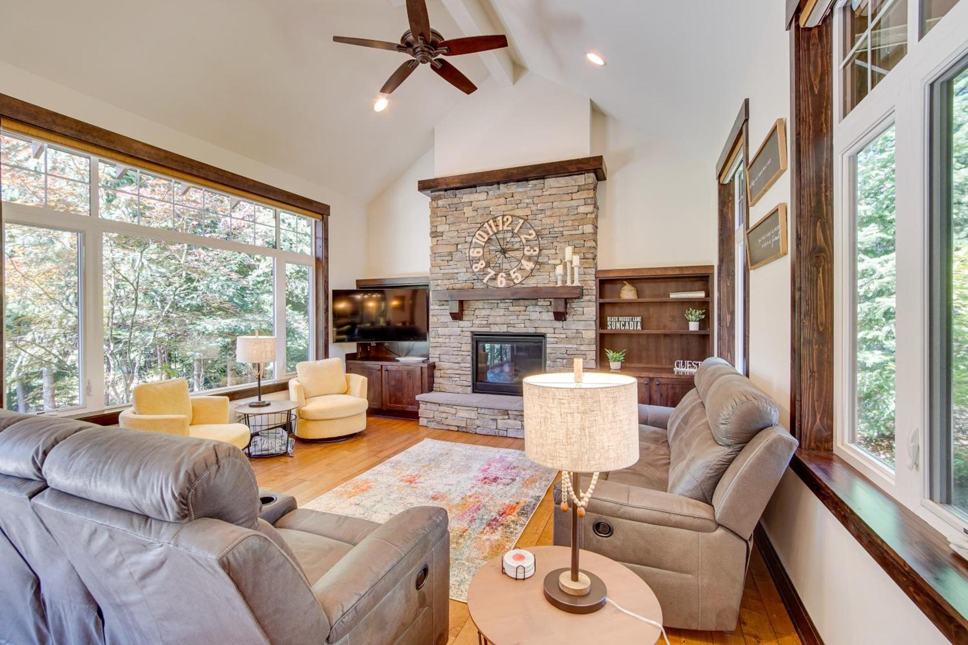 Luxury Home in Suncadia Hot Tub and Fire Pit!