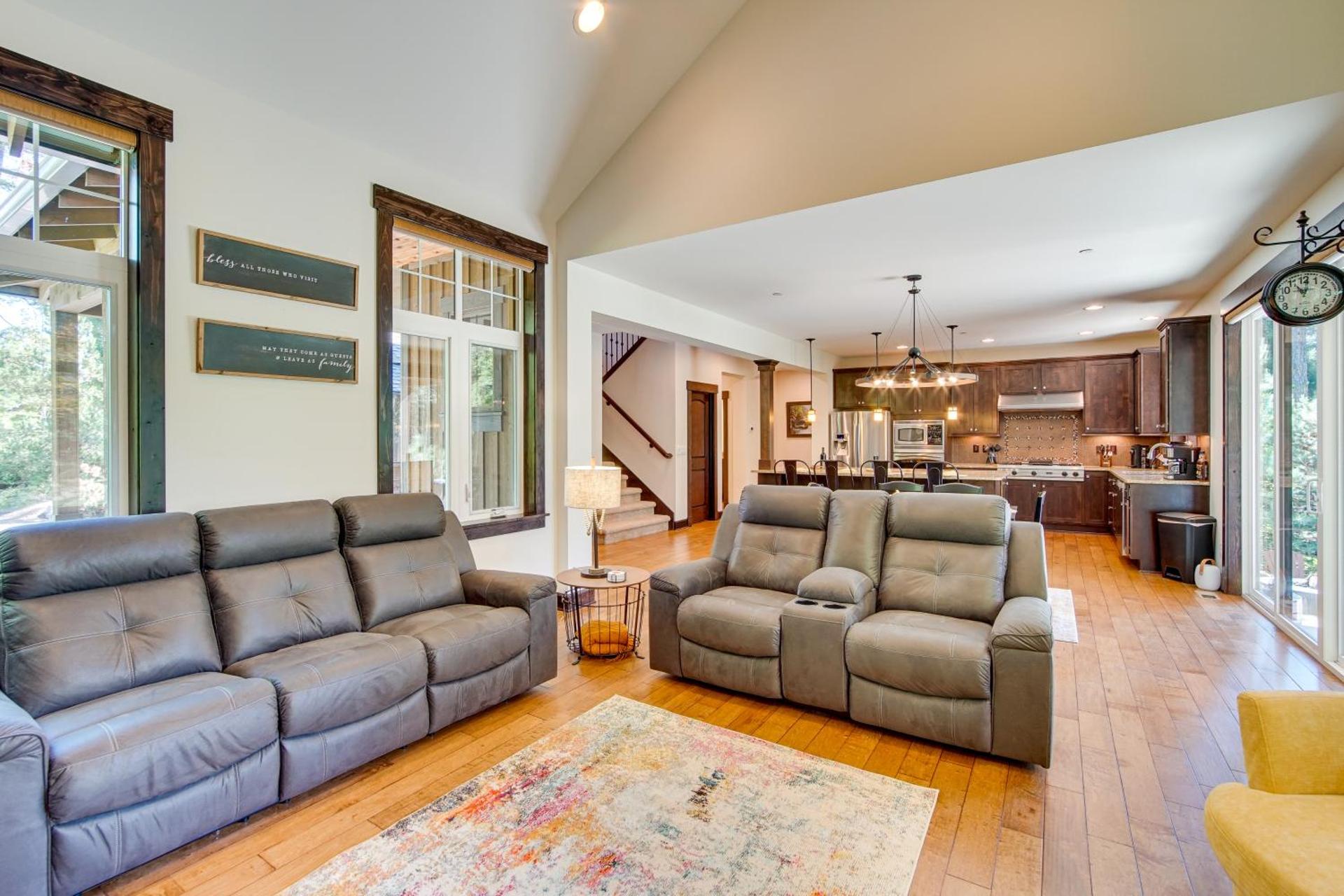 Luxury Home in Suncadia Hot Tub and Fire Pit!