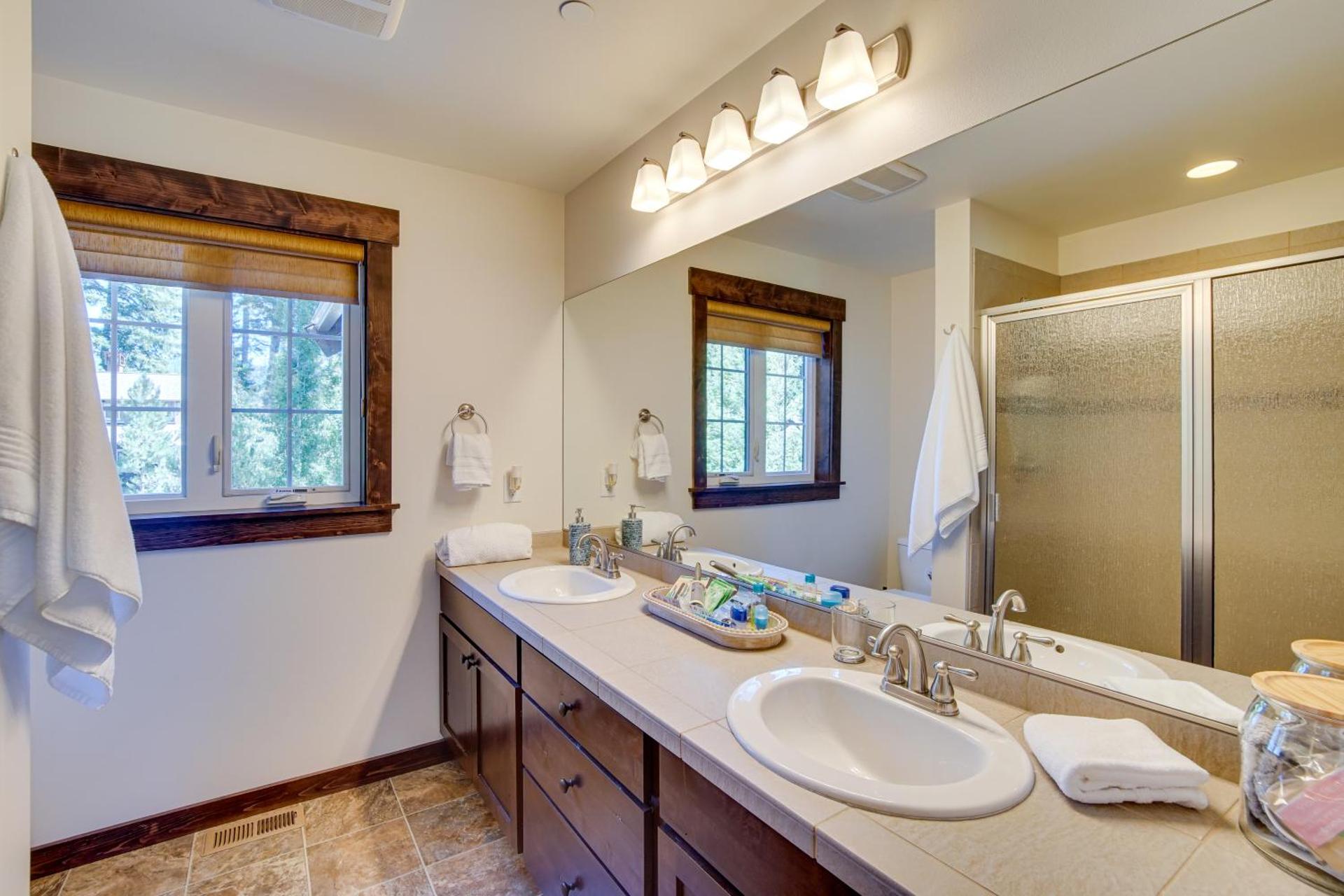 Luxury Home in Suncadia Hot Tub and Fire Pit!