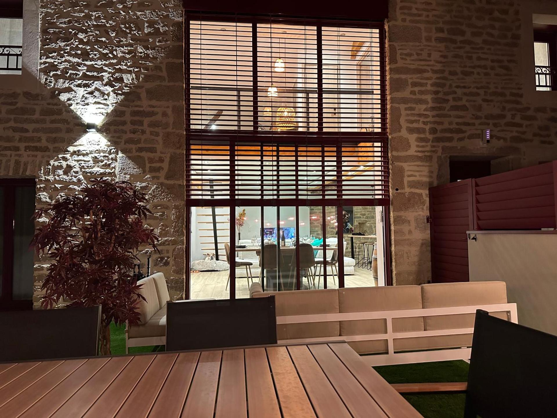 Charmante Maison Climatisée avec son Jardin à 10 minutes de DIJON