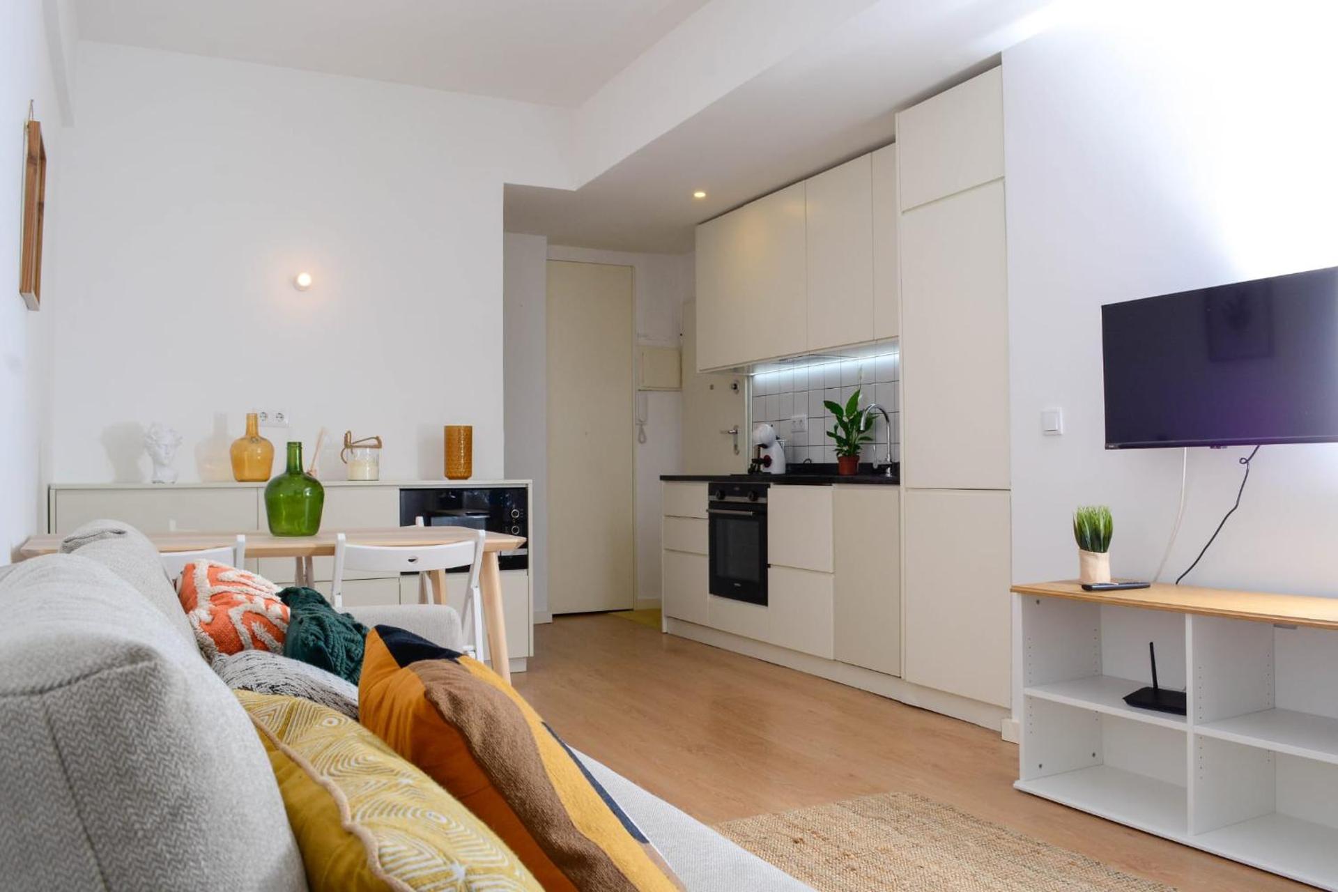 Travel and Live Apartments