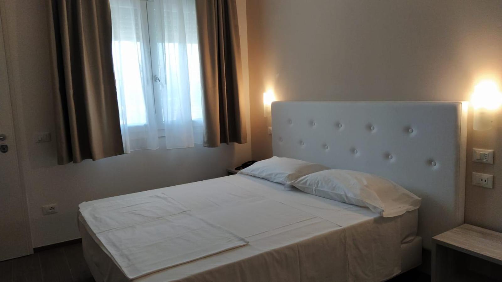 Large Double or Twin Room