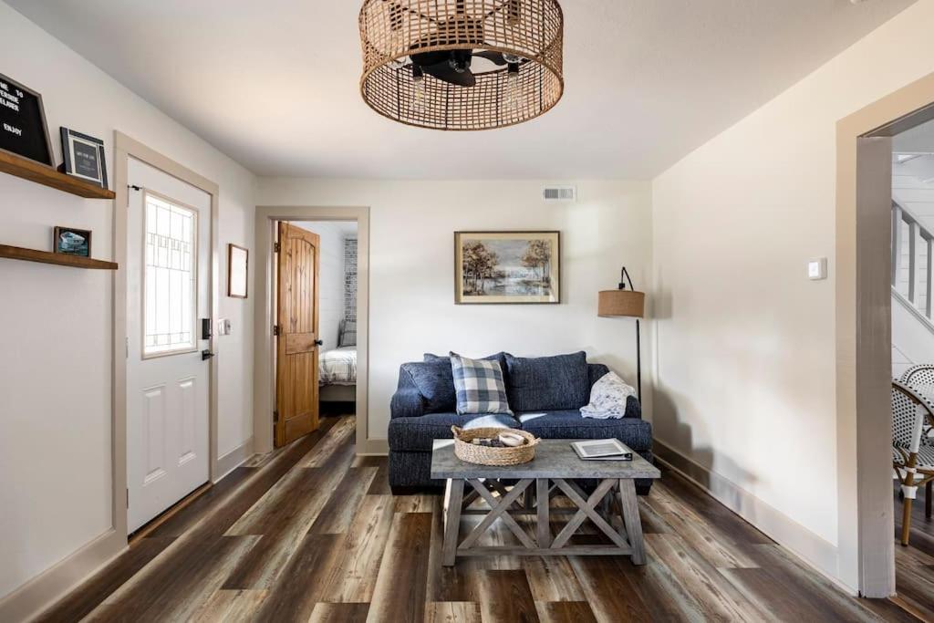 Riverside Relaxer w/Hot Tub+Fire Pit +Wifi & view