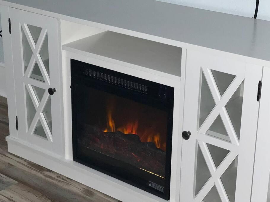 Riverside Relaxer w/Hot Tub+Fire Pit +Wifi & view