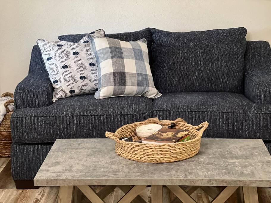 Riverside Relaxer w/Hot Tub+Fire Pit +Wifi & view