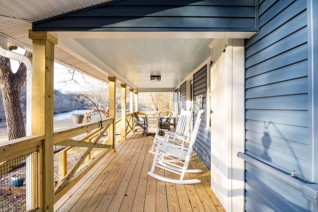 Riverside Relaxer w/Hot Tub+Fire Pit +Wifi & view