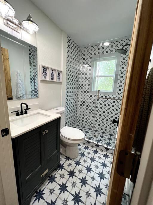 Riverside Relaxer w/Hot Tub+Fire Pit +Wifi & view