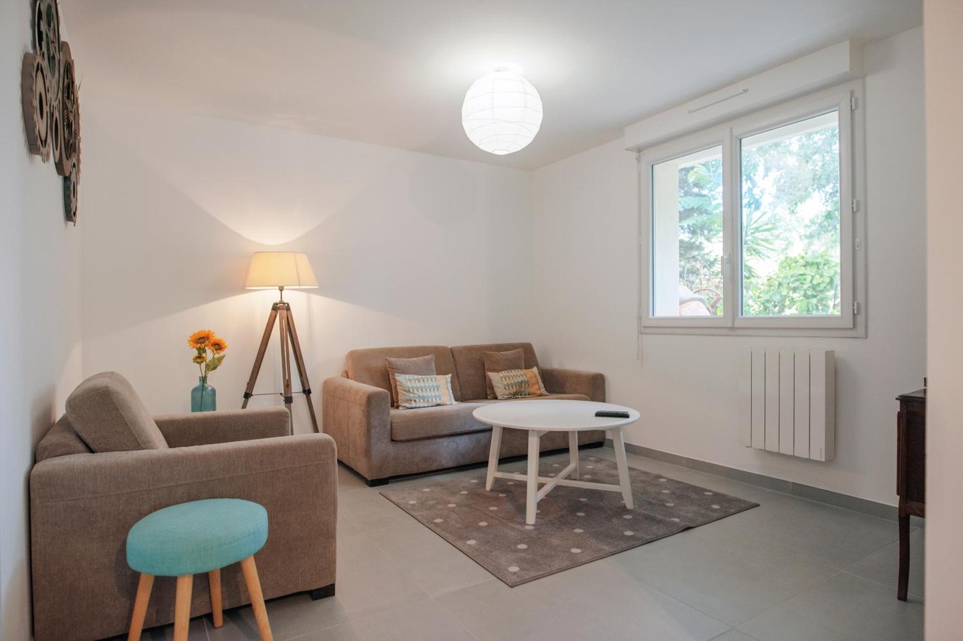 Communal lounge/ TV room