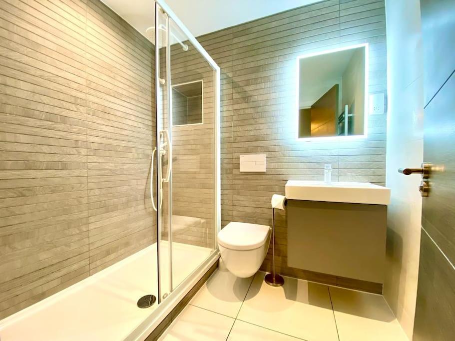 Stunning Apartment Suite - Free Parking & WiFi!