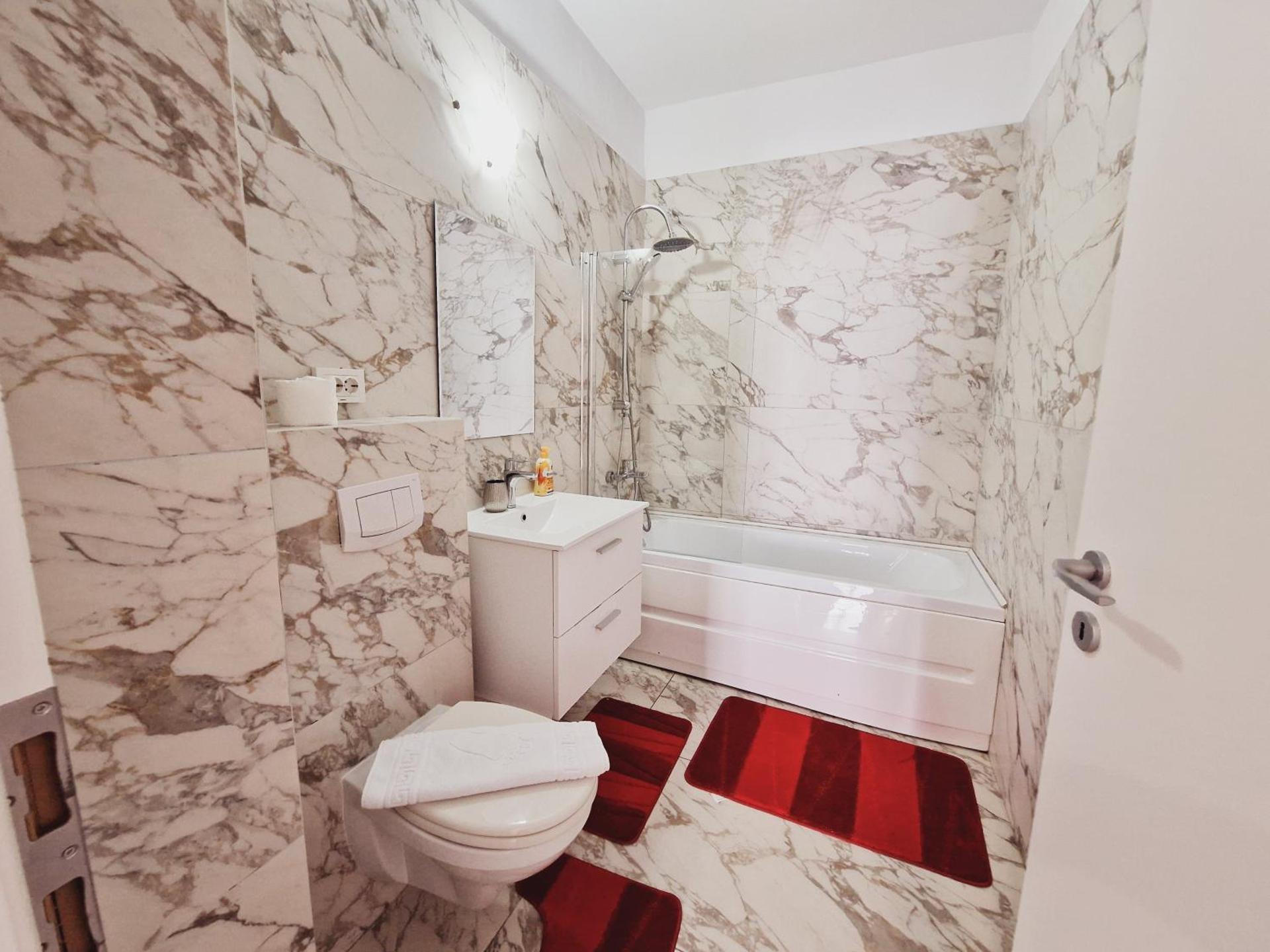 Ultracentral 5* Boutique Hotel style apartment. Brand new. 2 rooms. Spacious. Free parking