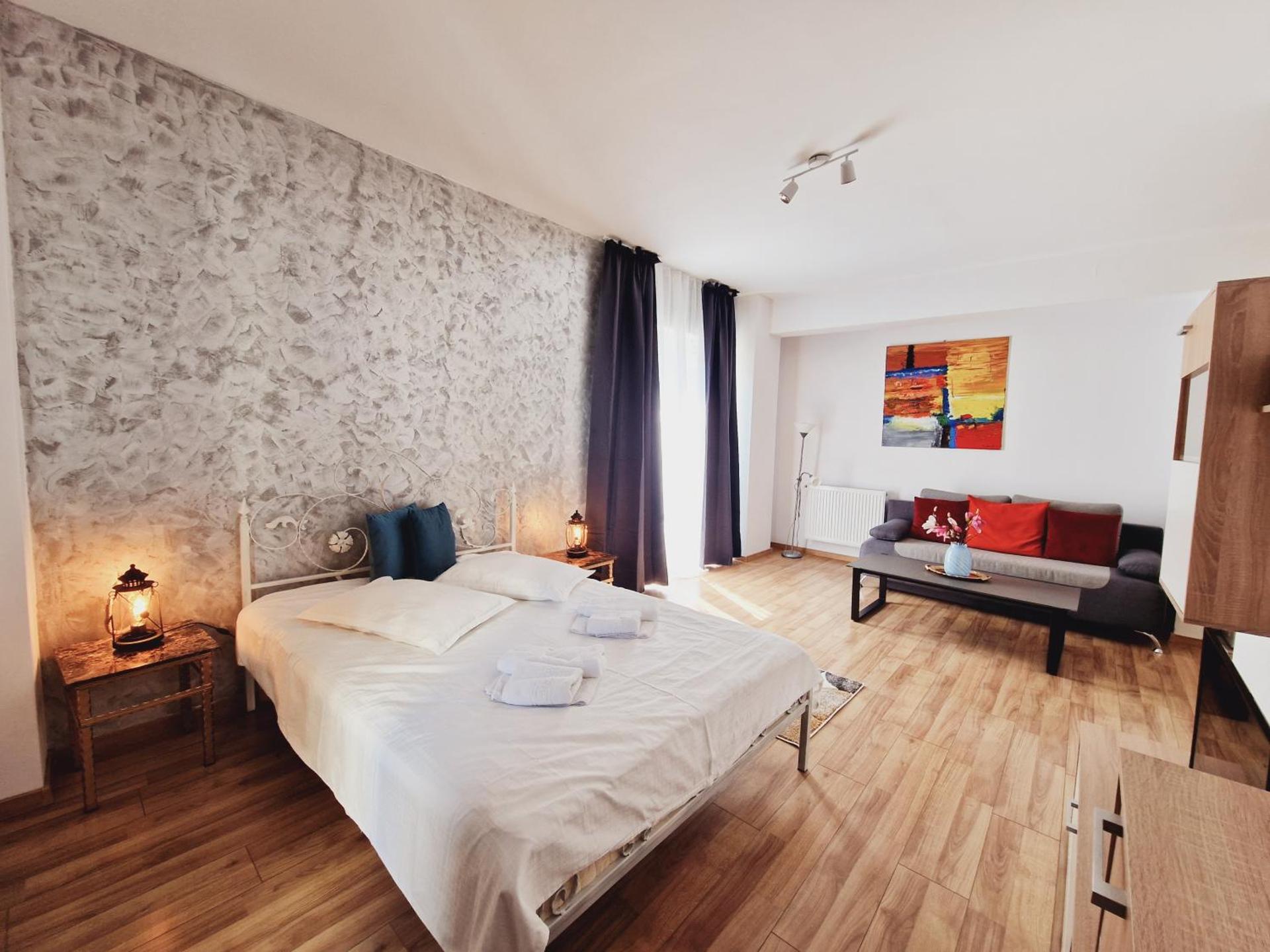 Ultracentral 5* Boutique Hotel style apartment. Brand new. 2 rooms. Spacious. Free parking