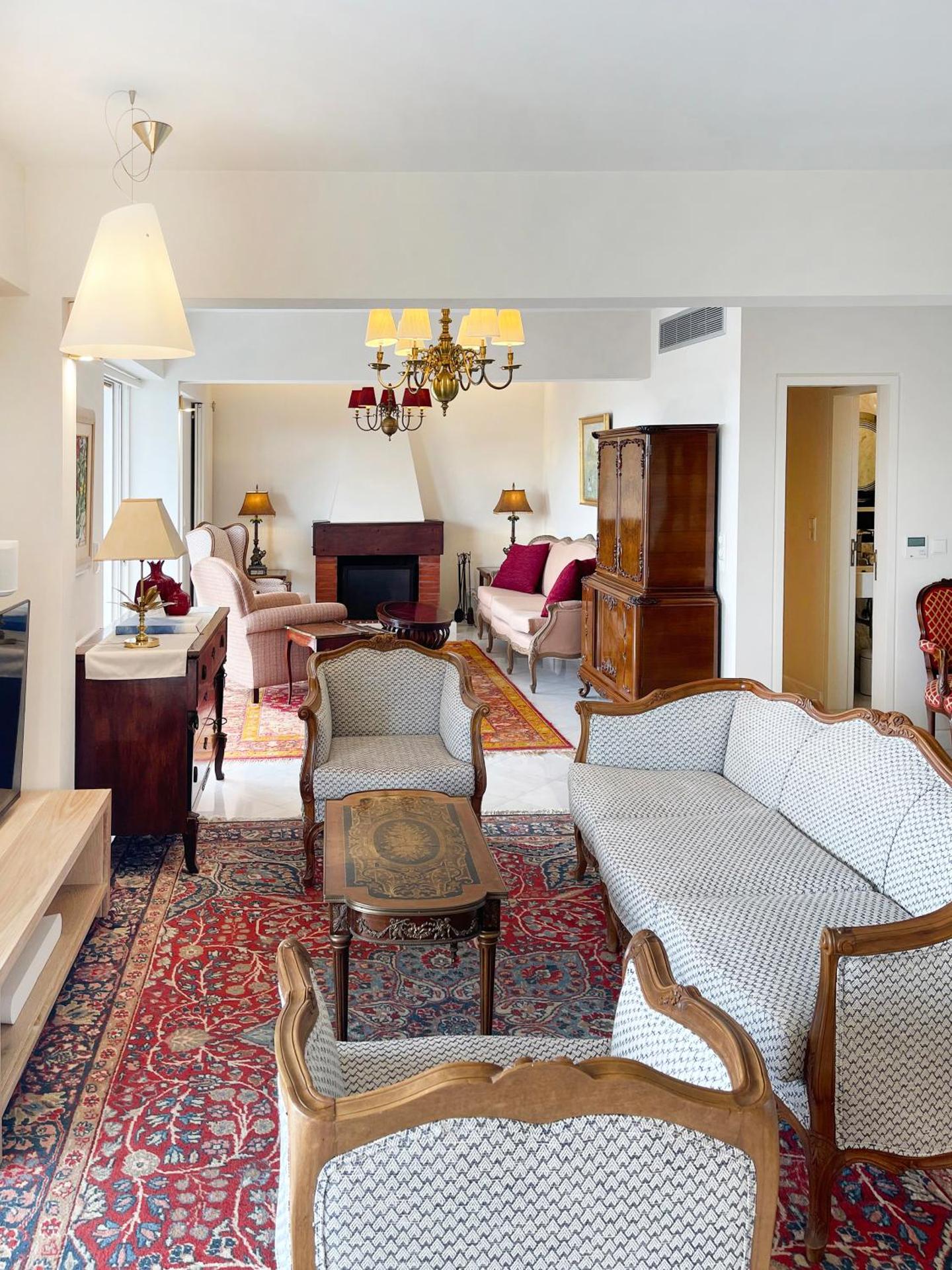 Communal lounge/ TV room