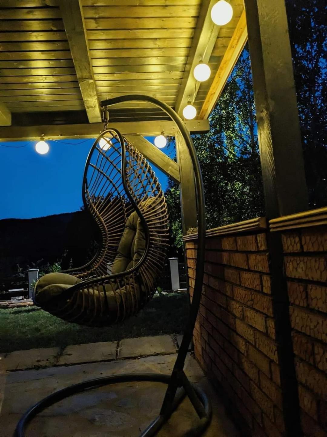 Hill House Valiug Crivaia