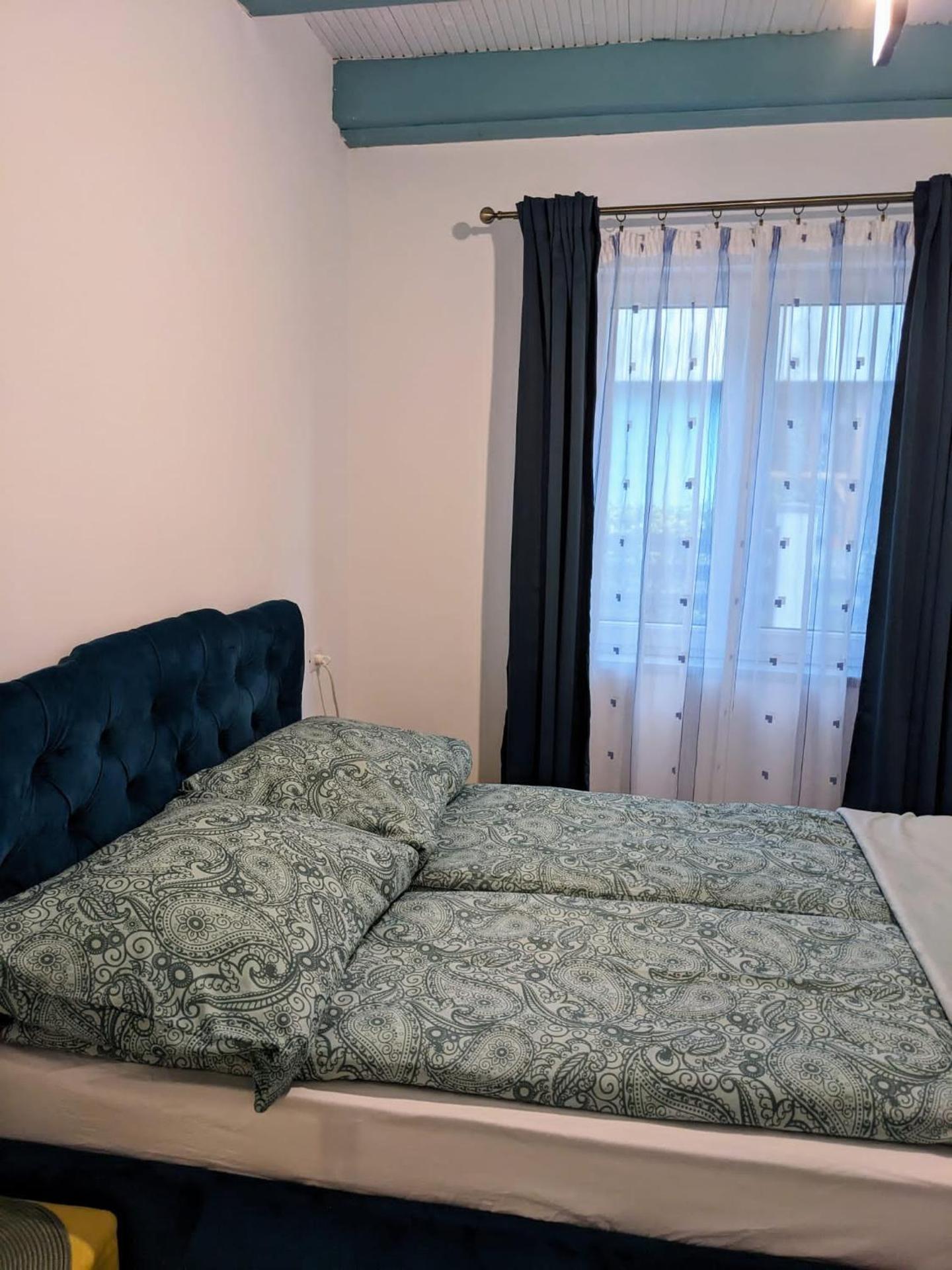 Hill House Valiug Crivaia