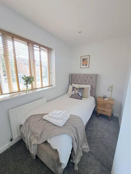 Beachwood House, Modern 2-Bed Home - Parking for 2 Vehicles