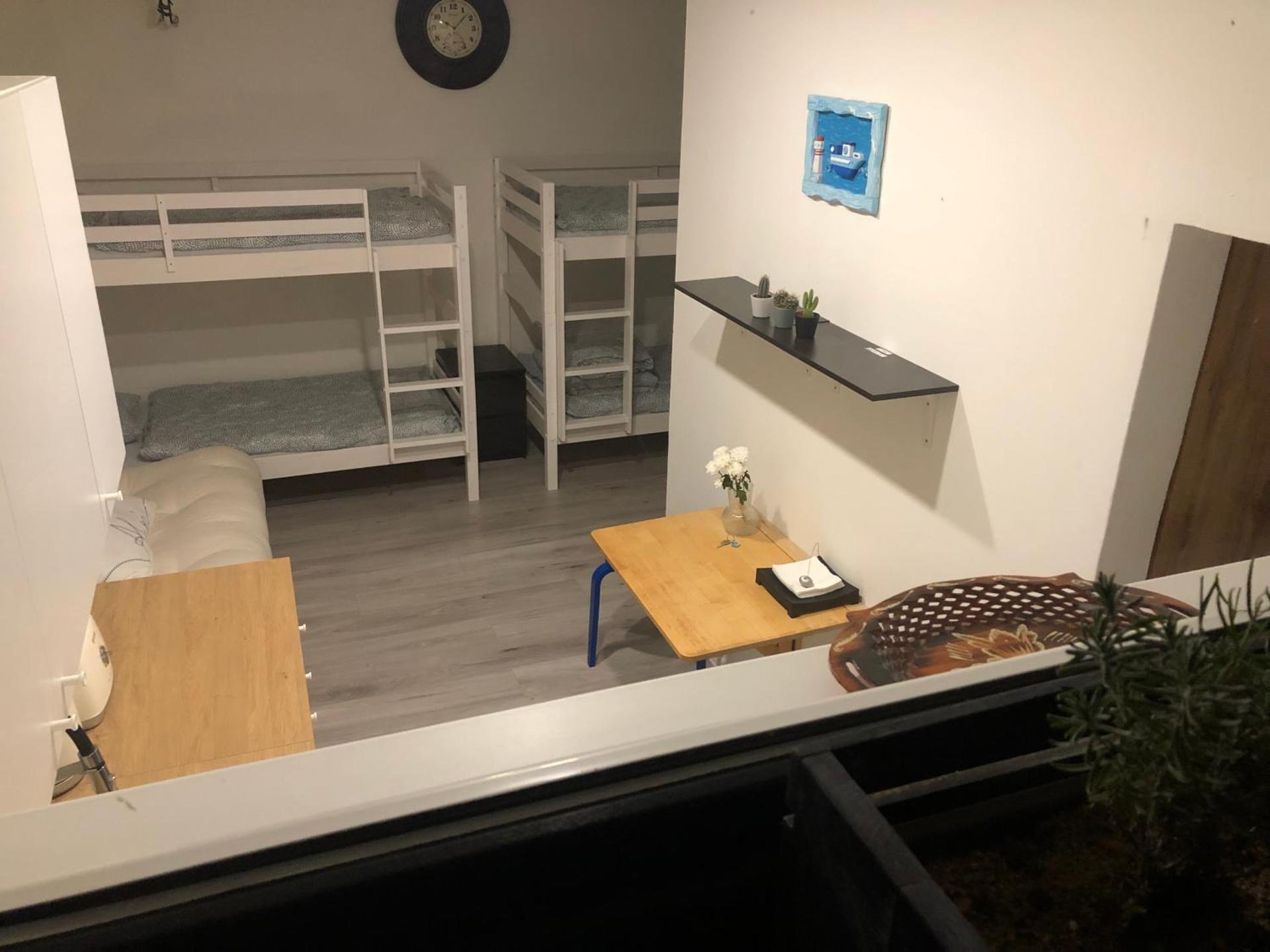 r E L L A x Studia Chvalovice Hatě na Greenway Praha-Wien