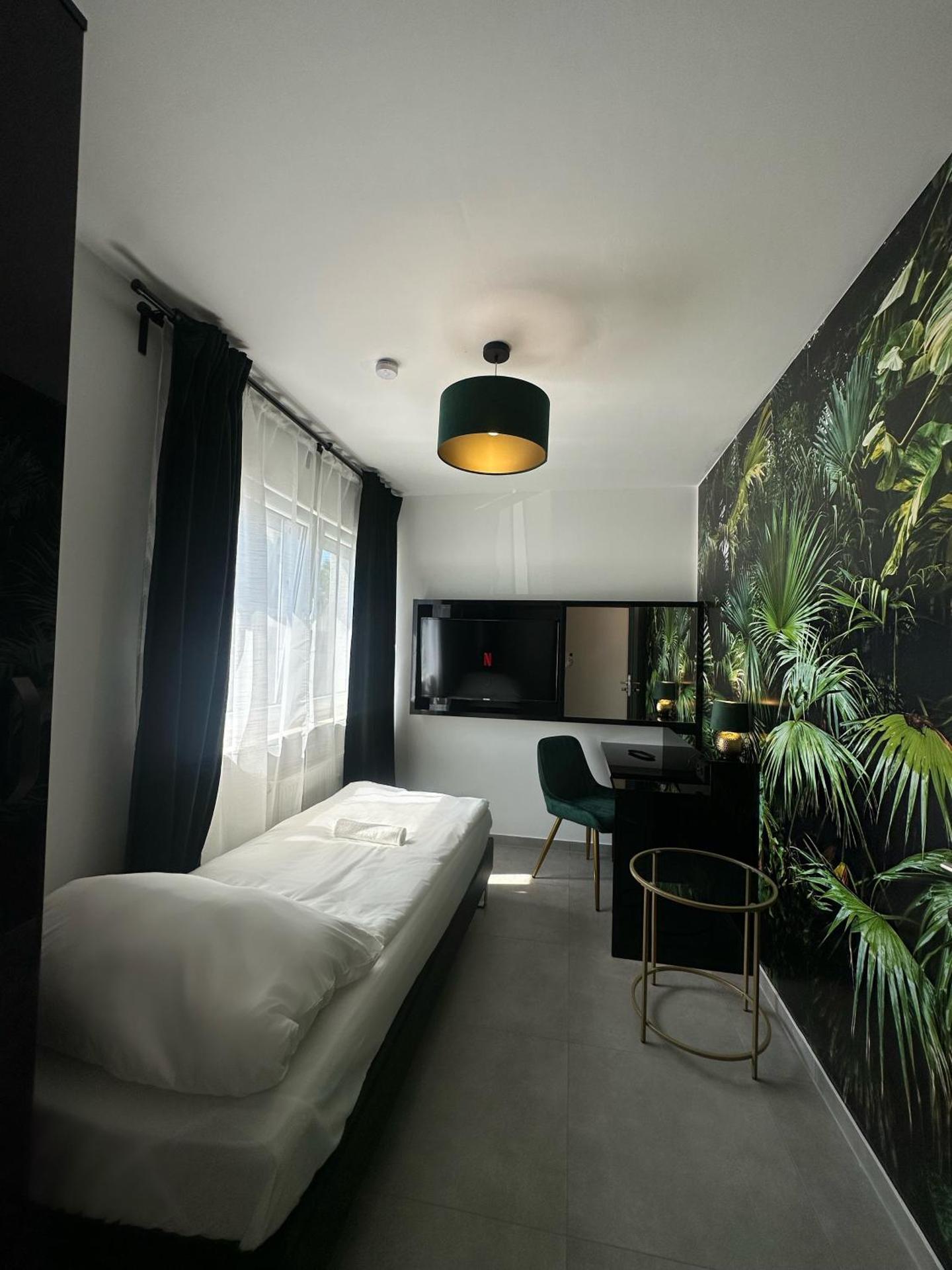 Single Room with Shared Bathroom