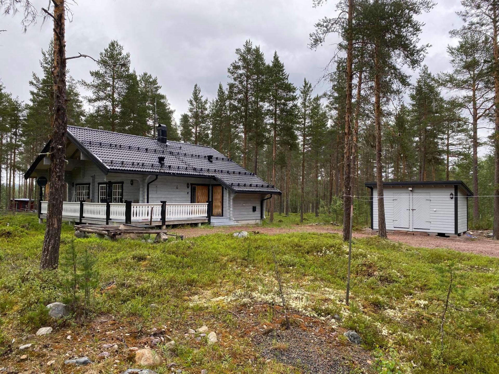 Fjällstuga i avskildhet med elbilsladdare