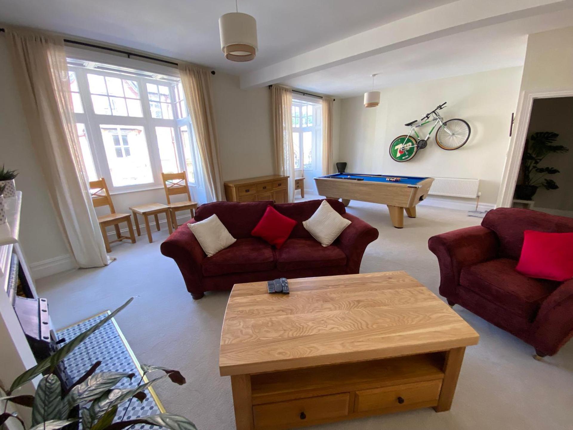 Communal lounge/ TV room