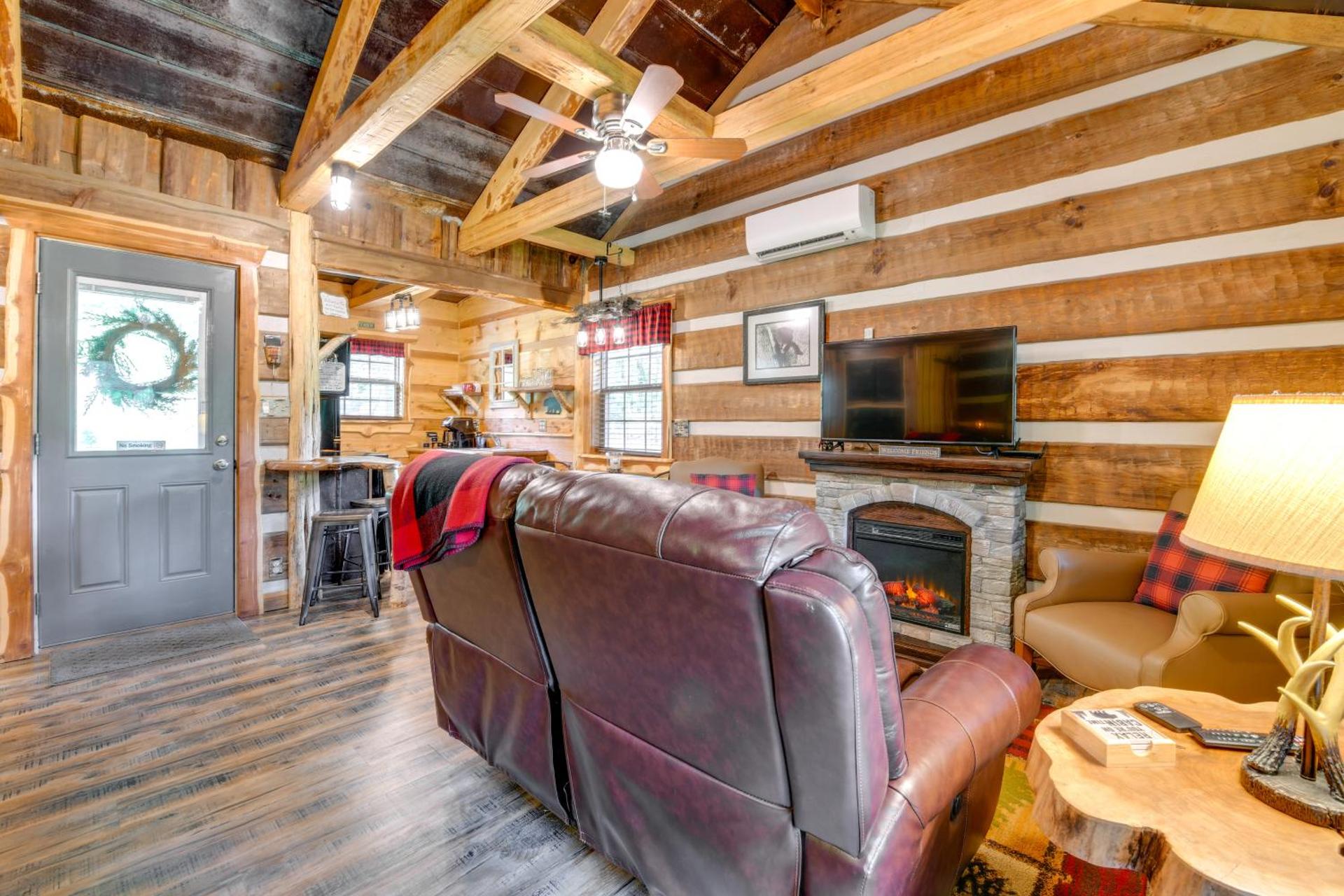 Covered Deck and Fire Pit Smoky Mountain Cabin