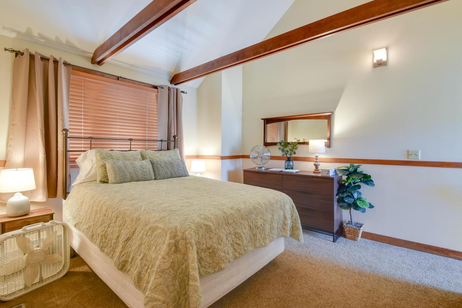 Tasteful Galena Townhome with Community Amenities