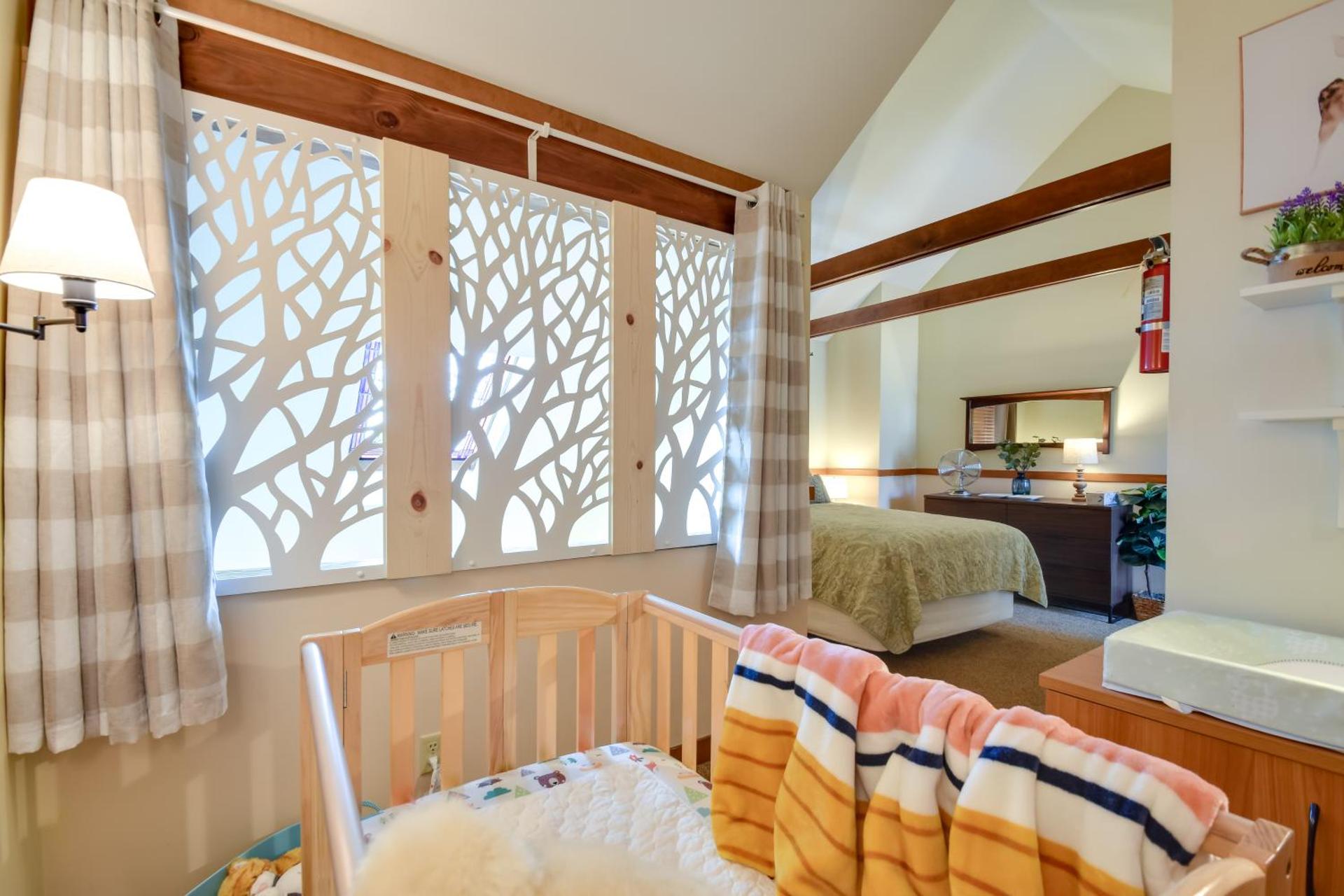 Tasteful Galena Townhome with Community Amenities