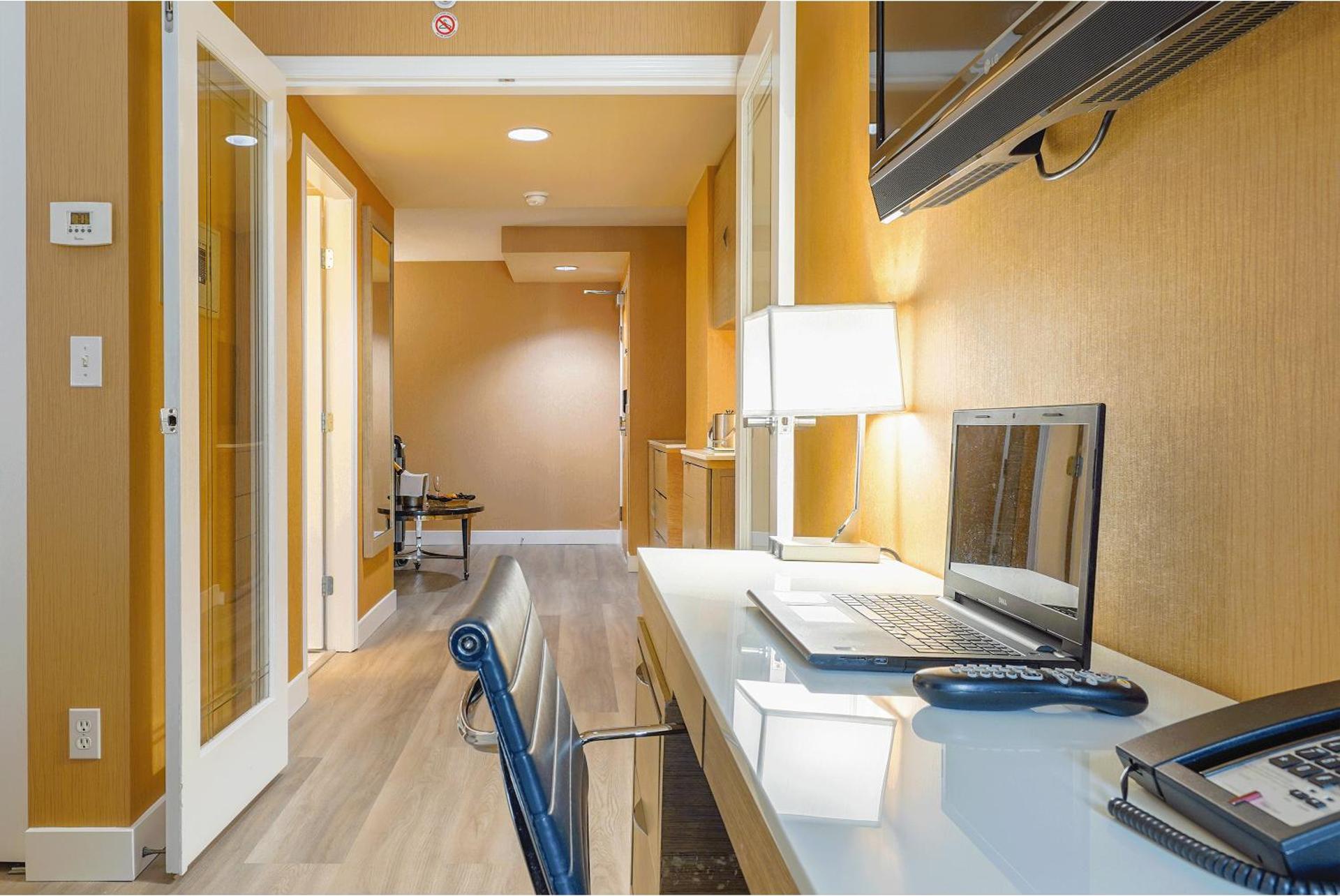 One Bedroom Queen Suite